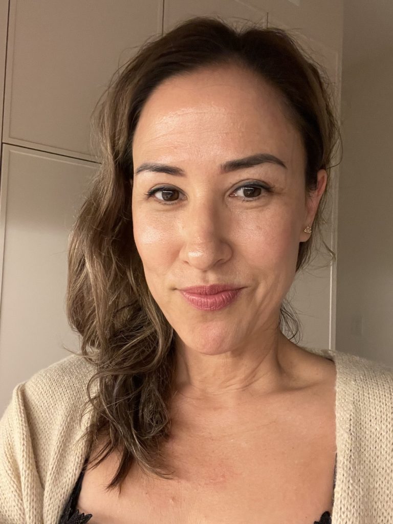 Simone Wyndham is a dynamic and highly respected figure in the beauty and PR industry, with over 20 years of expertise.